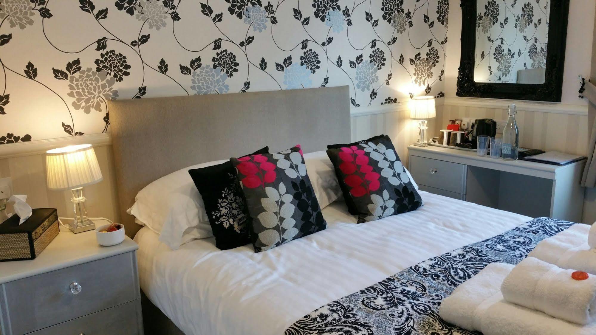 The Torcroft Bed & Breakfast Torquay Exterior photo
